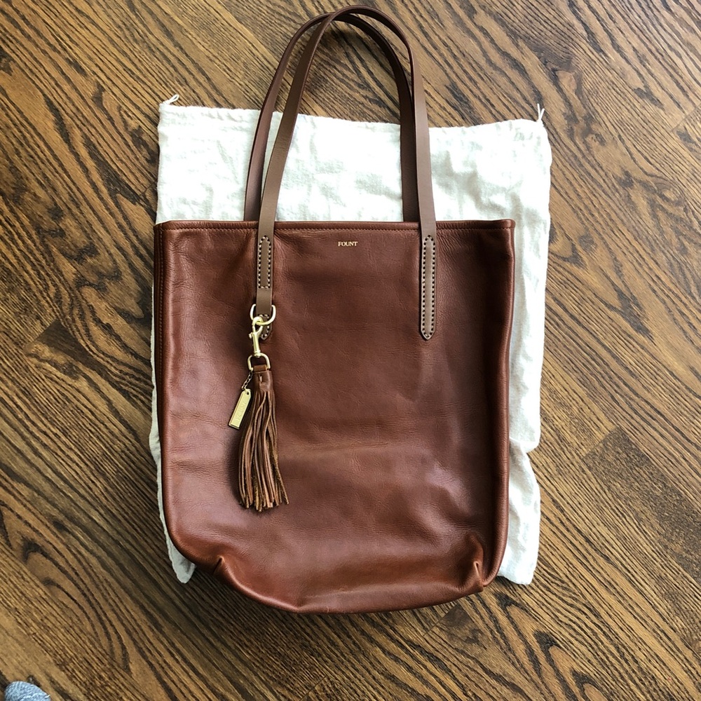 Fount leather grand bellfield tote like new hazelnut comes with tassel keychain